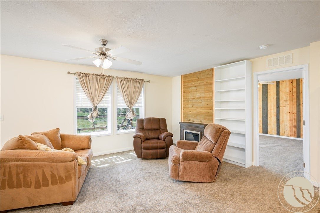 4 N Moonlight Drive