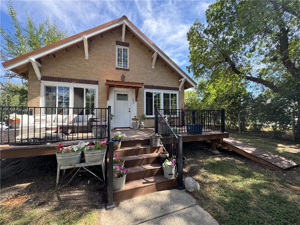 225 4th Street