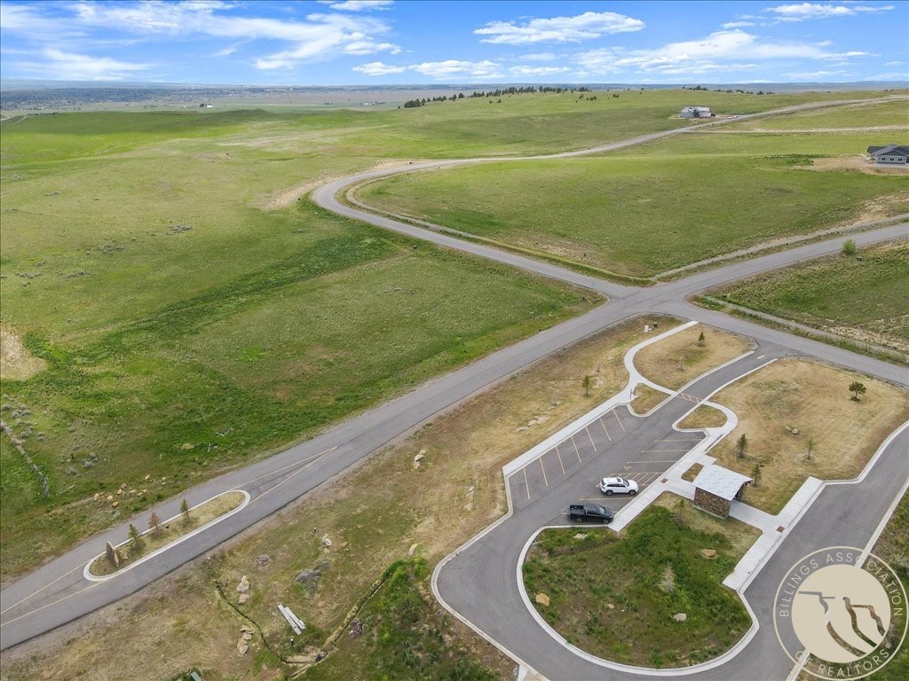 Entrance with Lot