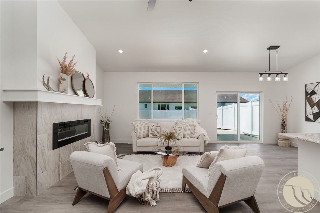 1218 Little River Loop E