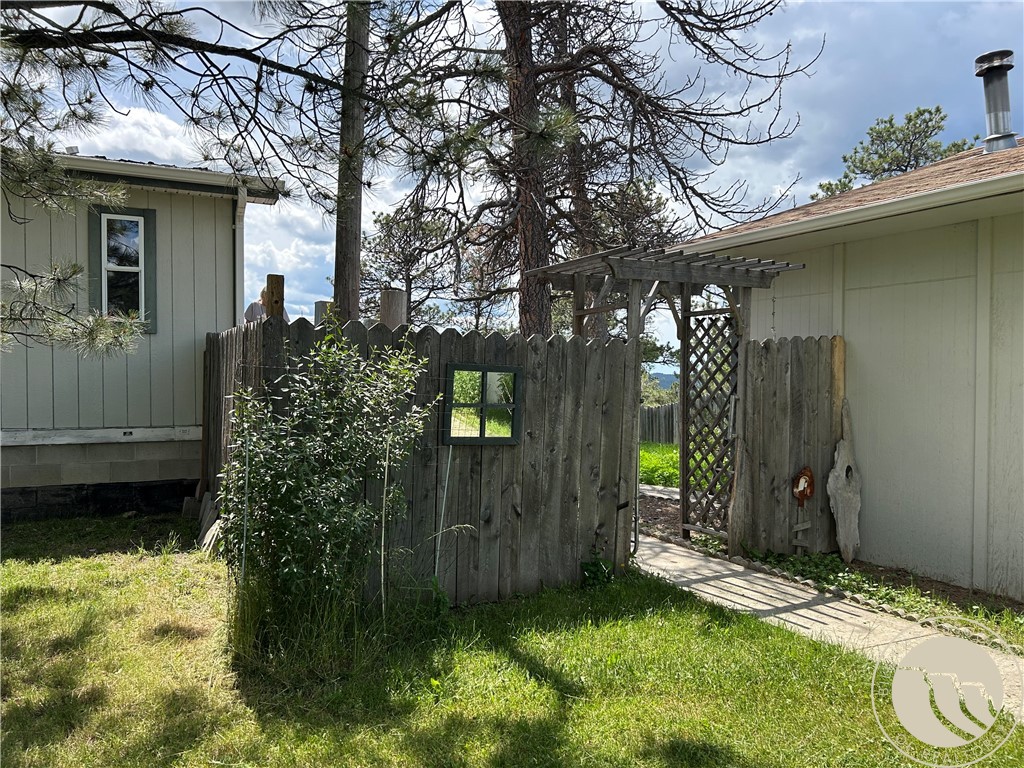 220 Johnnys Coal Rd