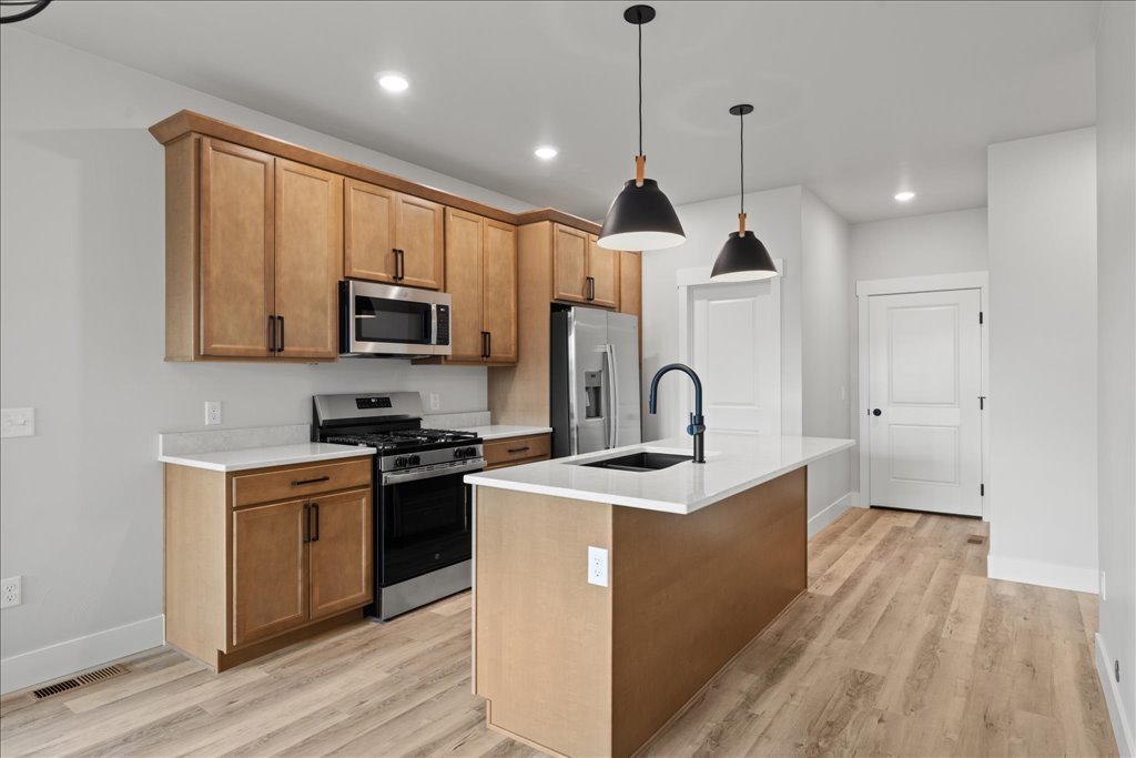 1812 Annafeld Parkway W