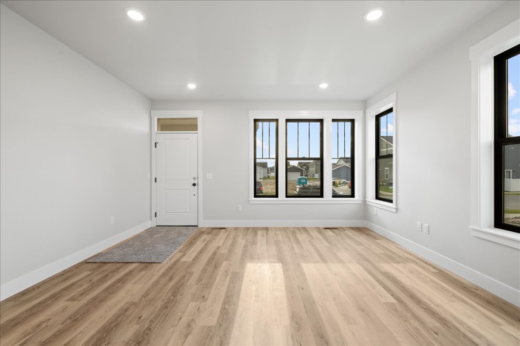 1812 Annafeld Parkway W