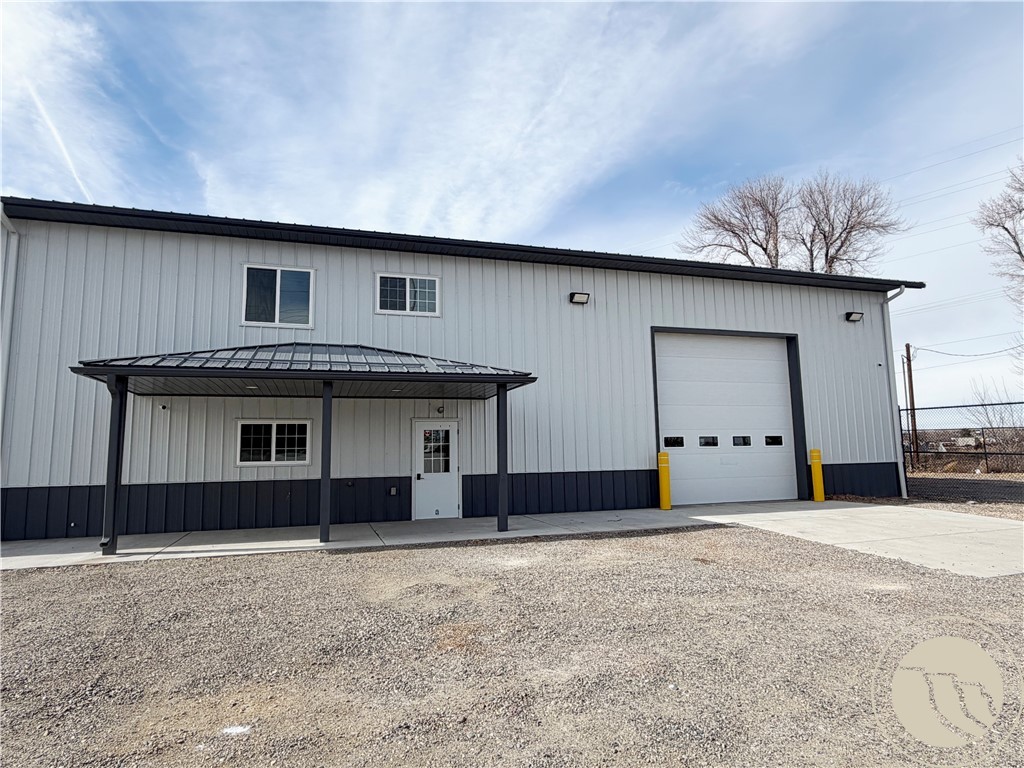 1415 E Railroad Street