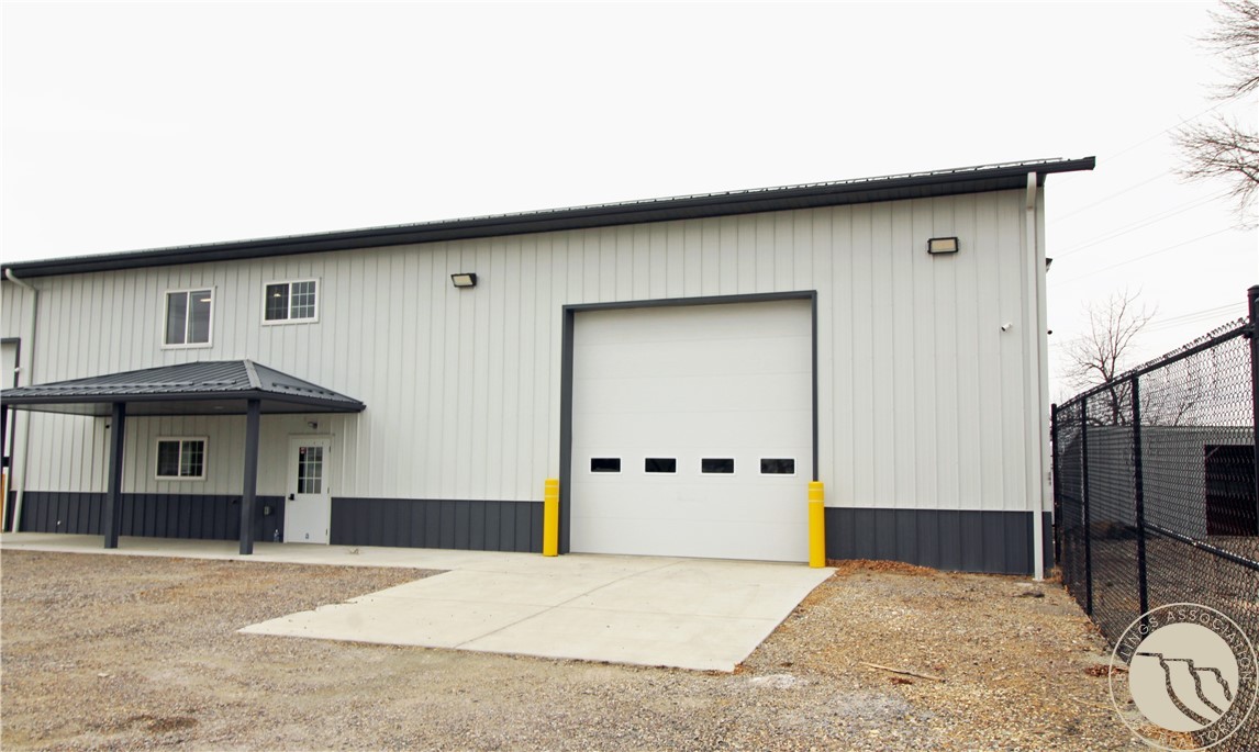 1415 E Railroad Street