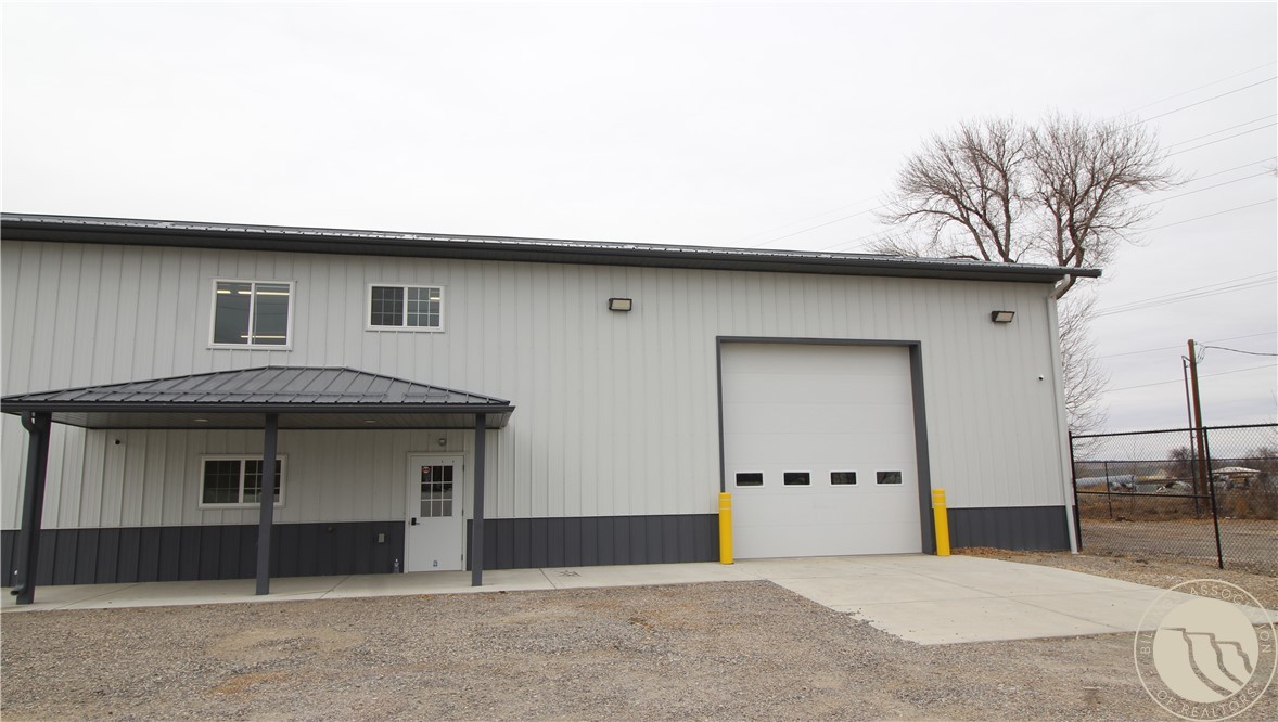 1415 E Railroad Street