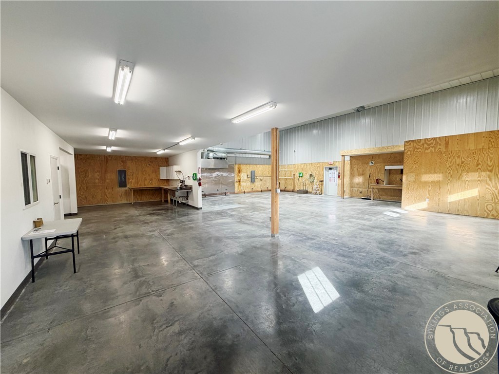 1415 E Railroad Street