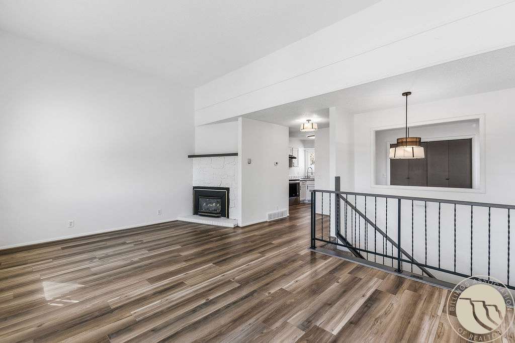 1923-1925 Burnstead Drive