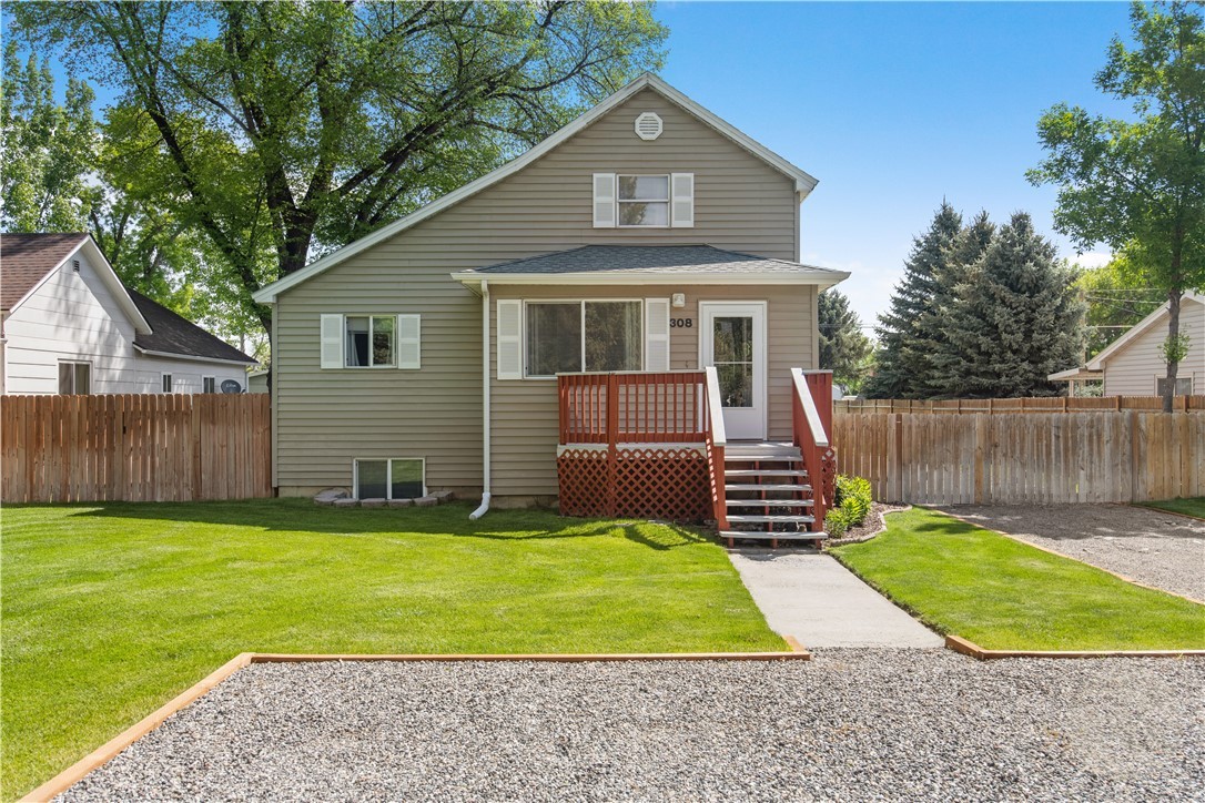308 1st Street SE