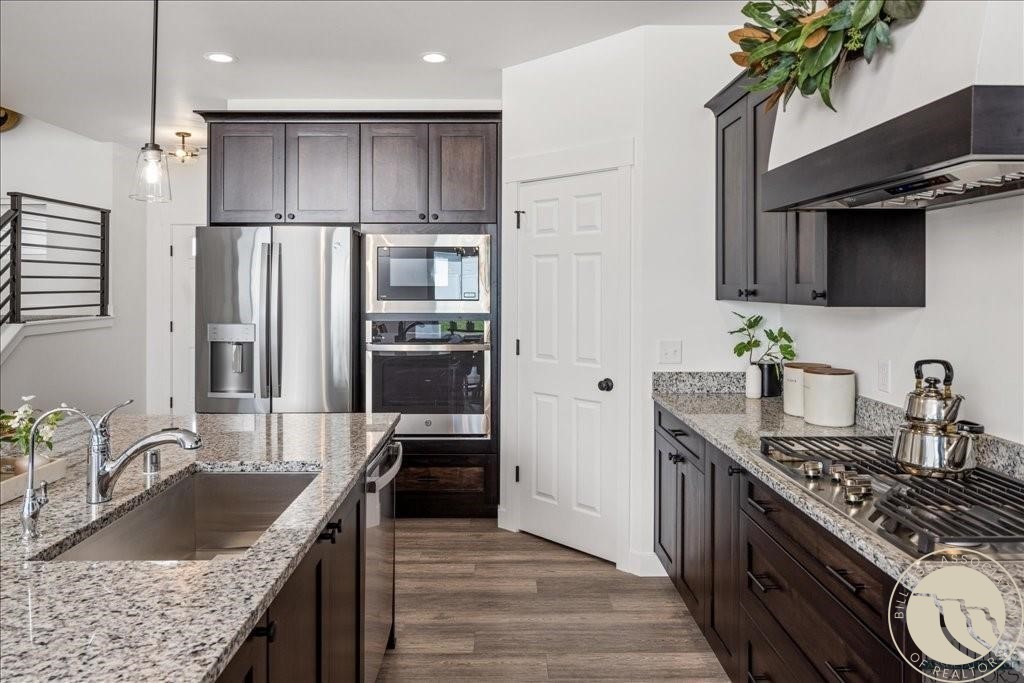 2222 River Agate Lane