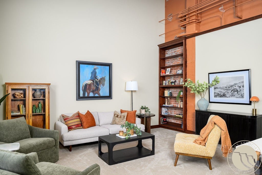 1363 Montana Ave Suite 306-C6