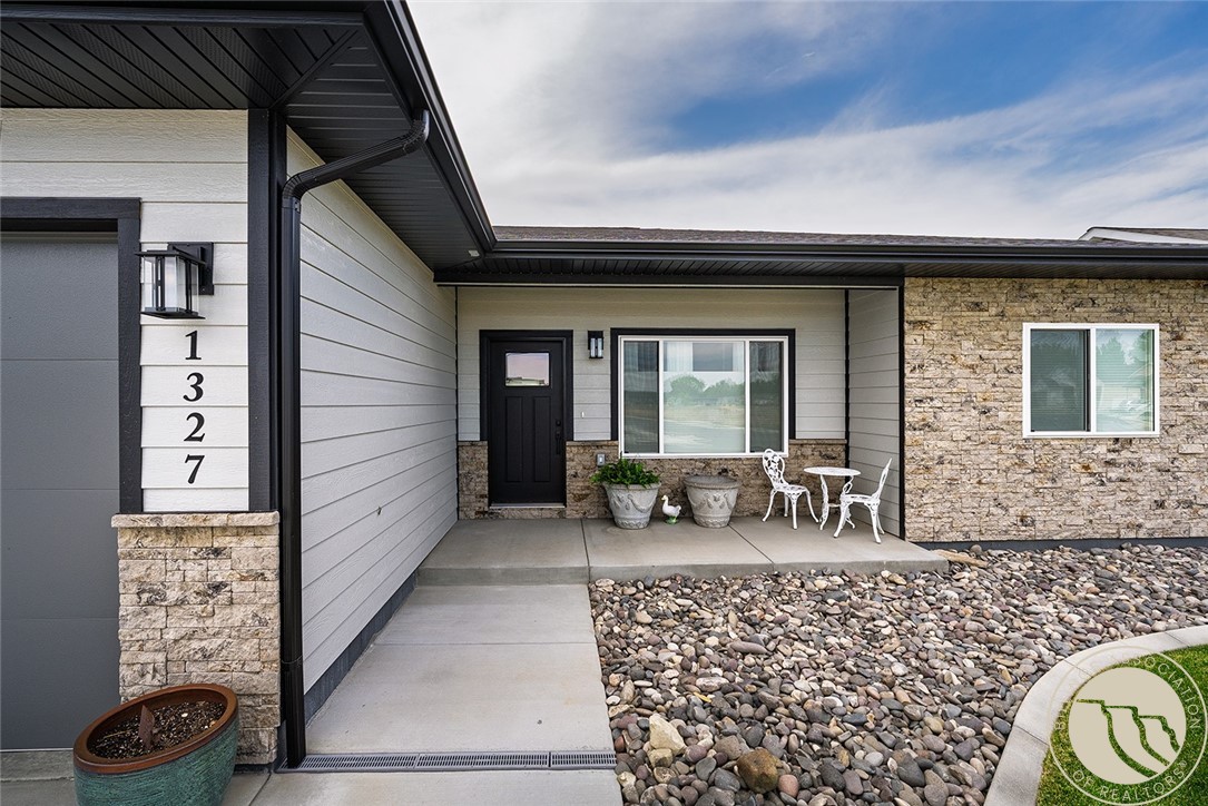 1327 Tania Circle