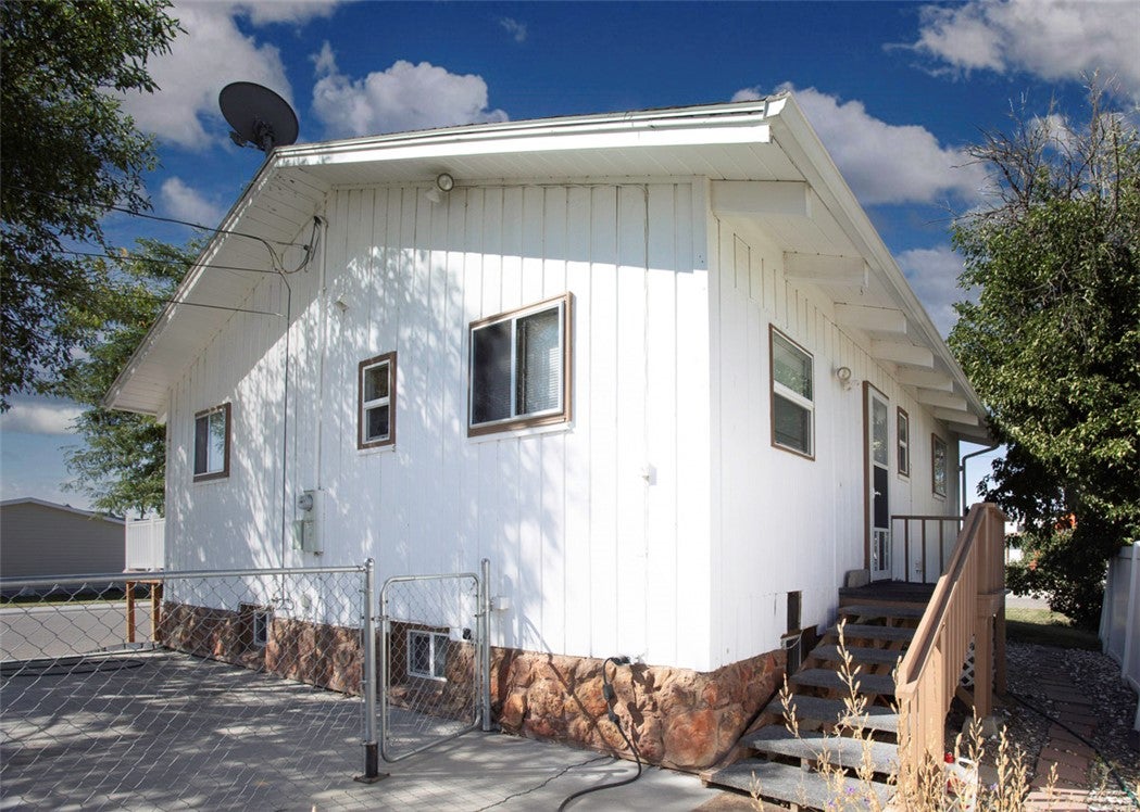 221 2nd Street W