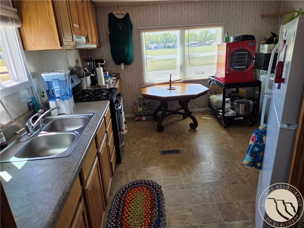 63 W Meadow Drive