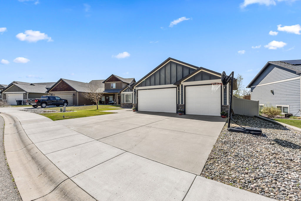 2606 Meadow Creek