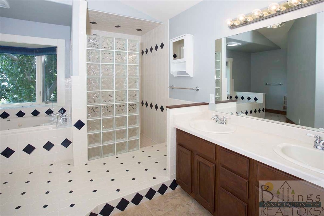 Billings, Montana 59101, United States, 5 Bedrooms Bedrooms, ,4 BathroomsBathrooms,Residential,Active,72131