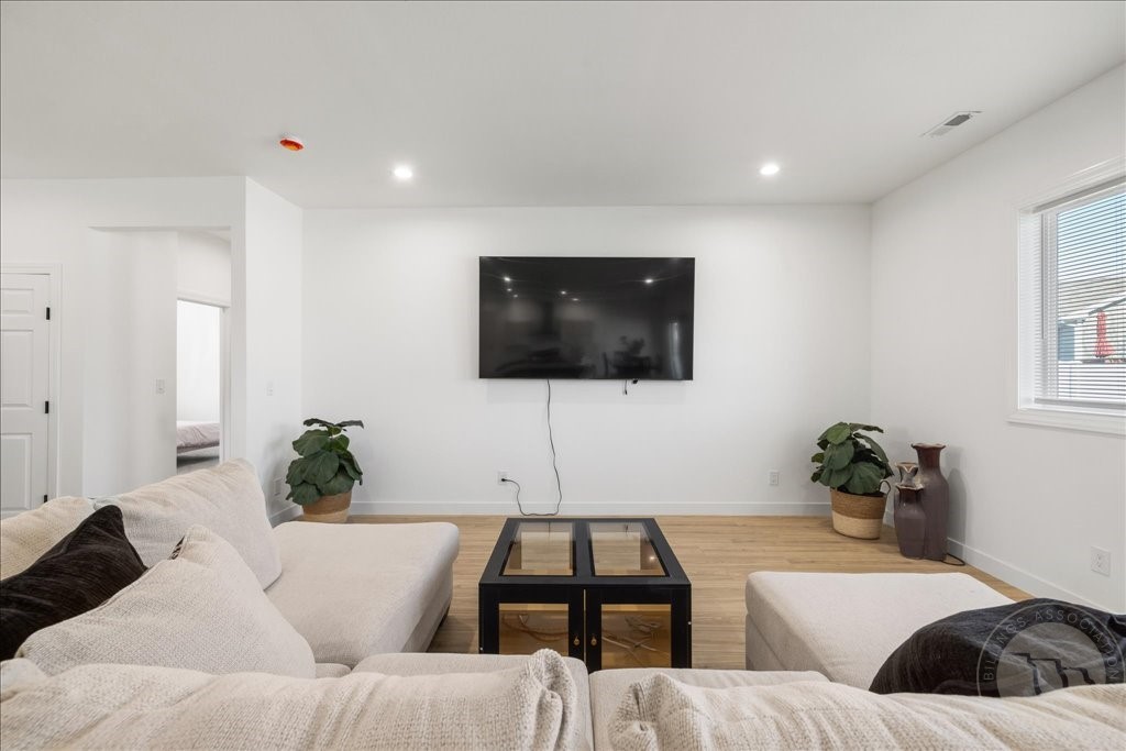 339 Annandale Rd