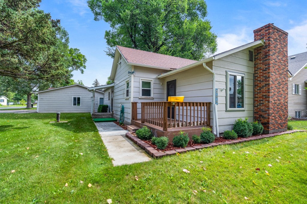 304 1st Street SE