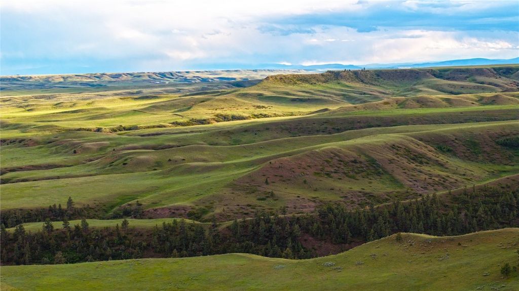 Photo of 204 Husted Road, Lewistown, MT 59457 (MLS # 359621)