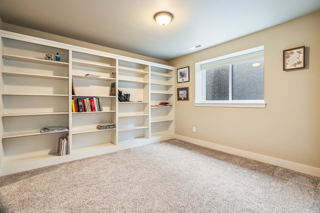 Billings, Montana 59106, United States, 5 Bedrooms Bedrooms, ,3 BathroomsBathrooms,Residential,Active,141447