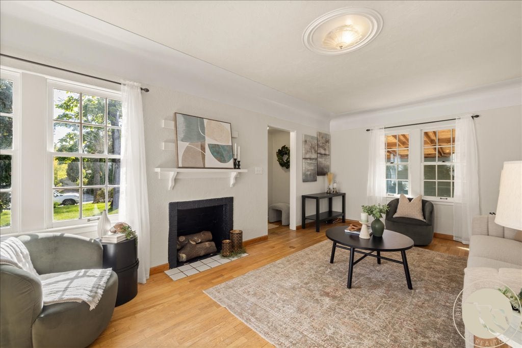 627 Alderson Ave