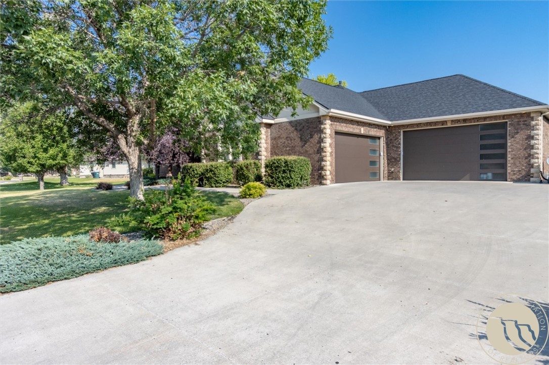 3965 Woodcreek
