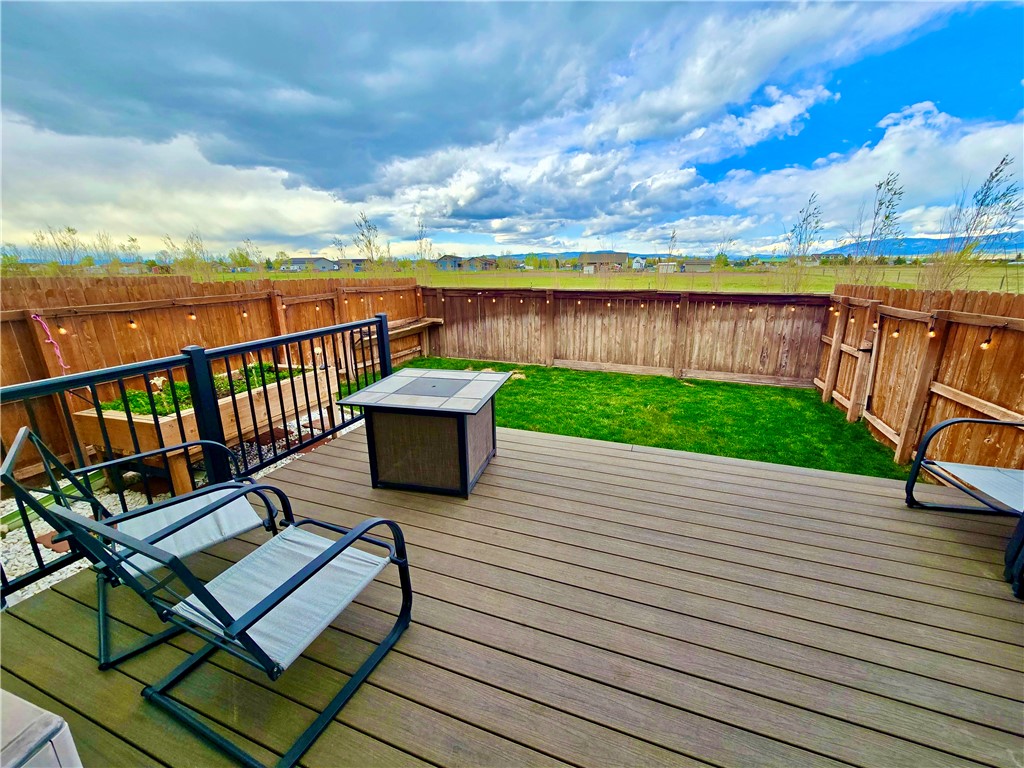 977 N River Rock Drive
