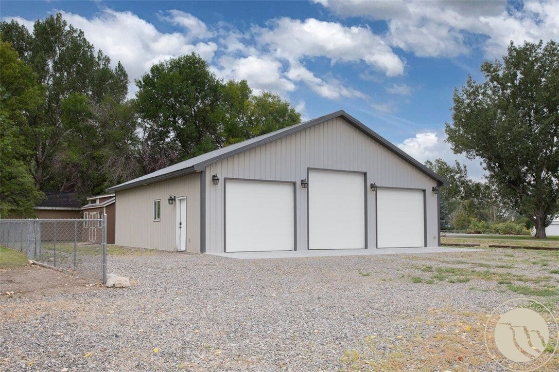 2809 Meadow Drive
