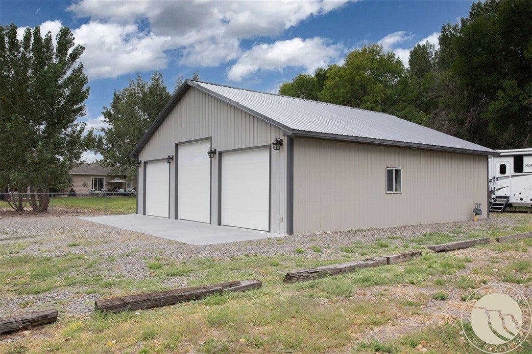 2809 Meadow Drive