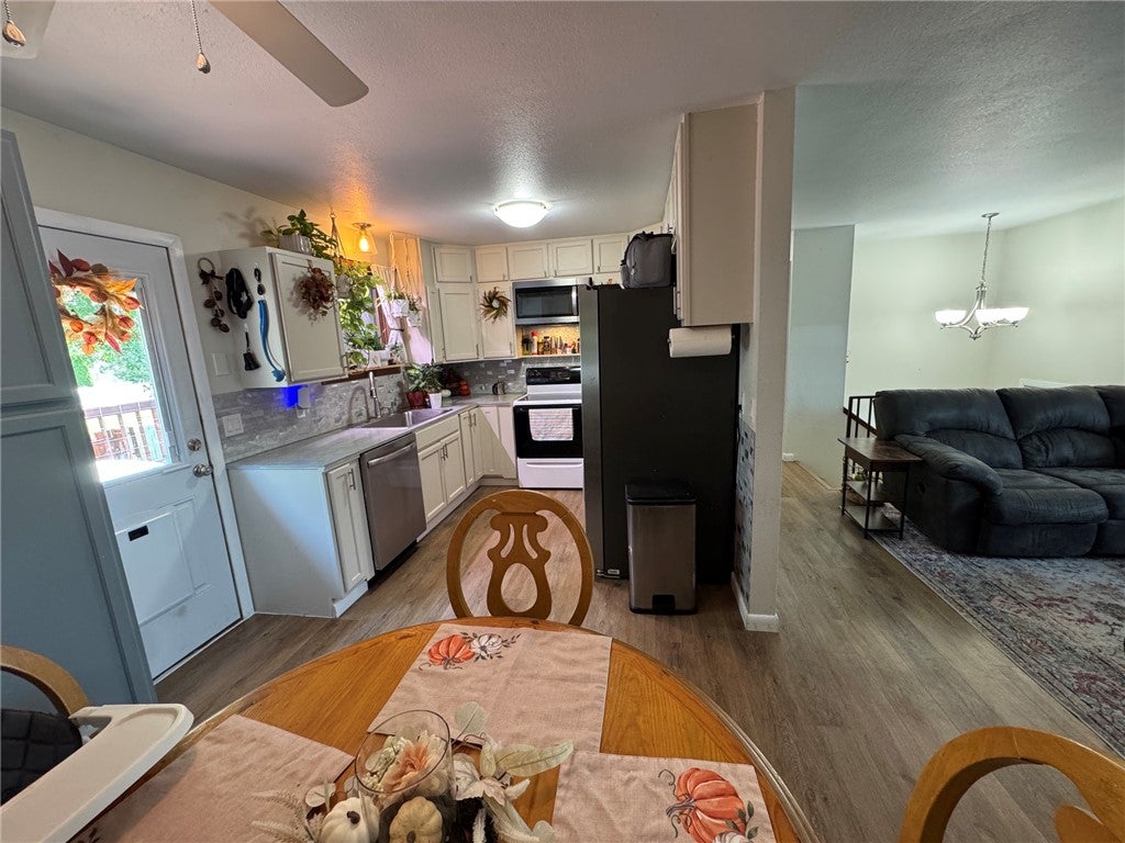 621 Chinook Place