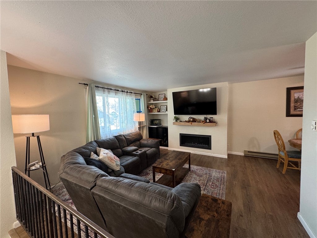 621 Chinook Place