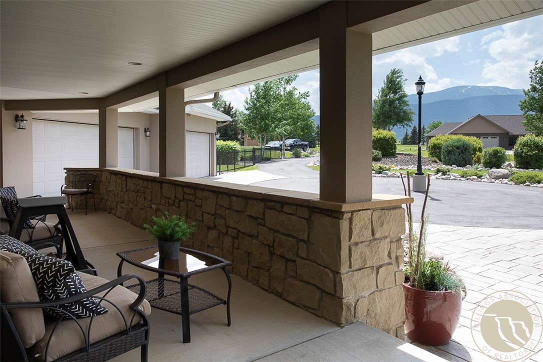 24 LOBO COURT