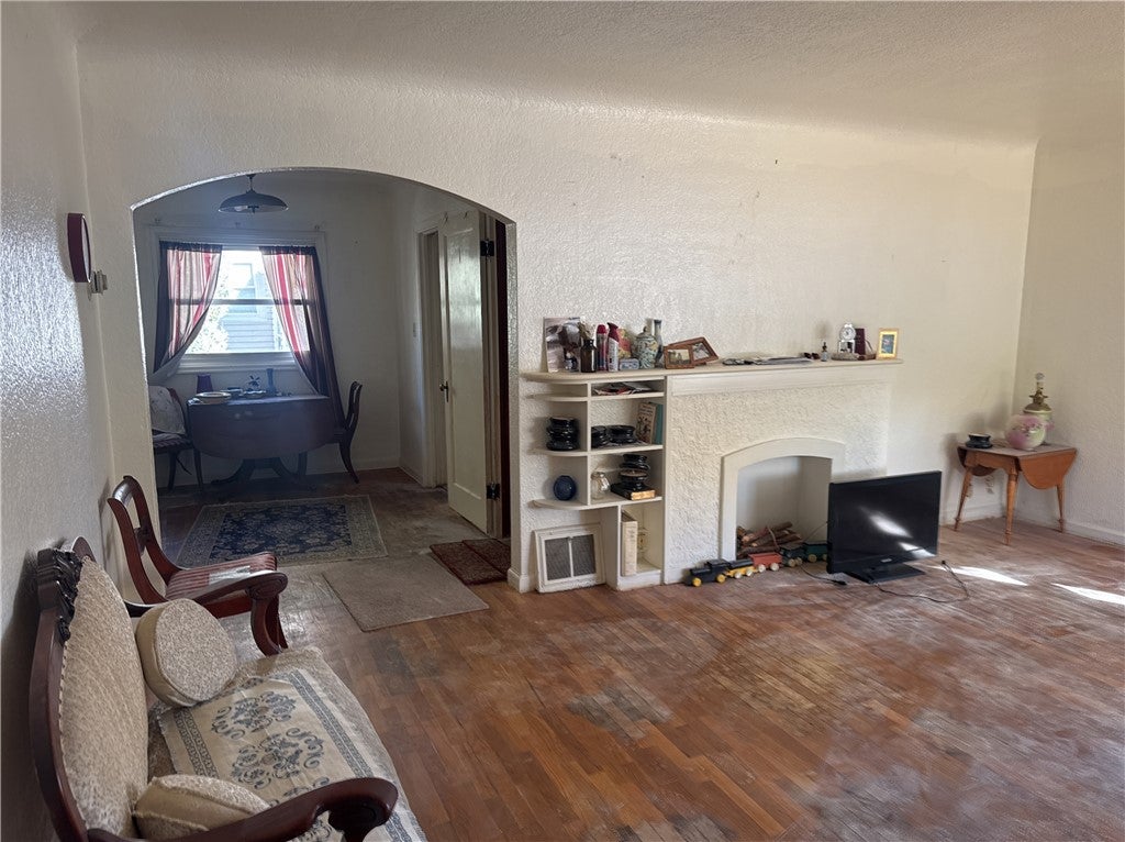 319 W 3rd Street