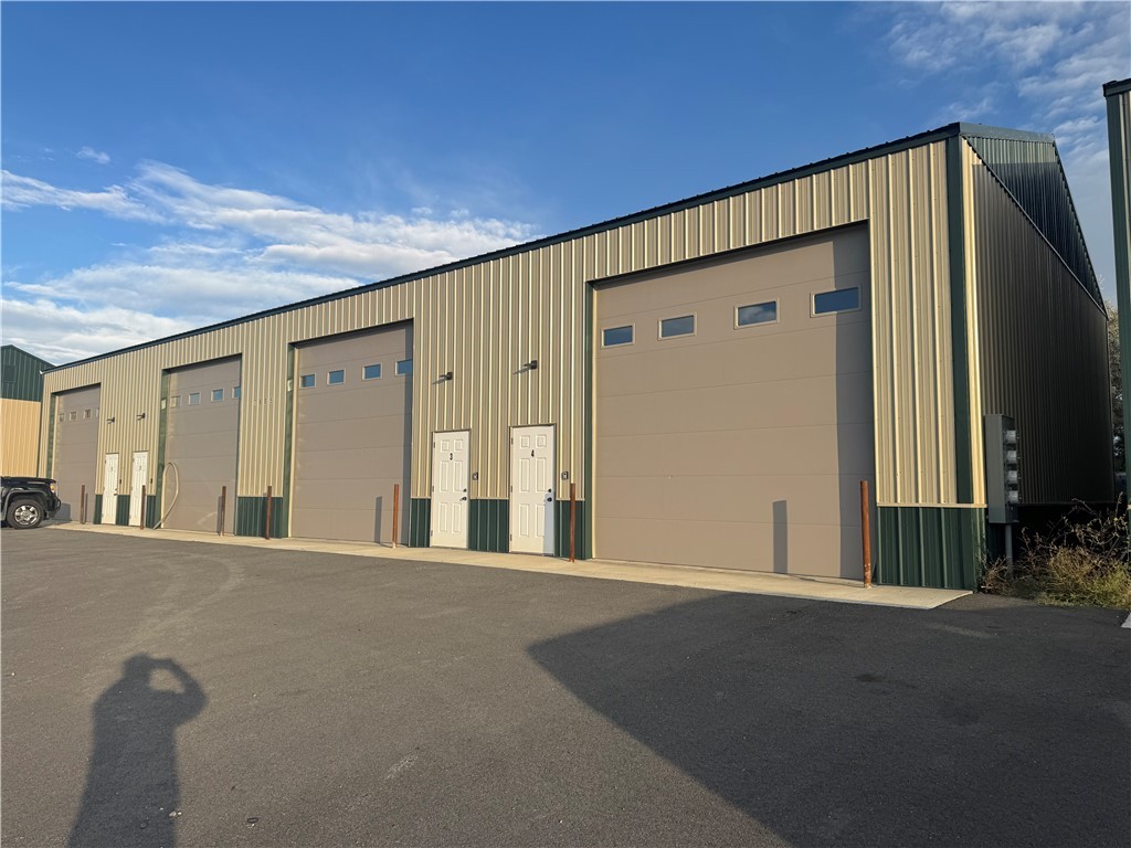 7605 N Leopard Avenue