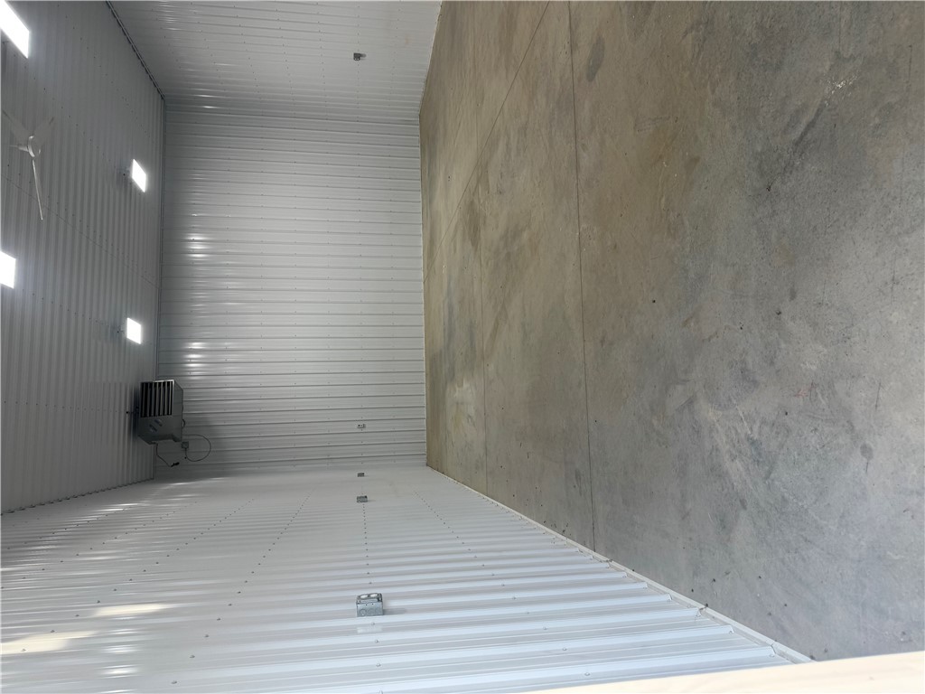 7605 N Leopard Avenue