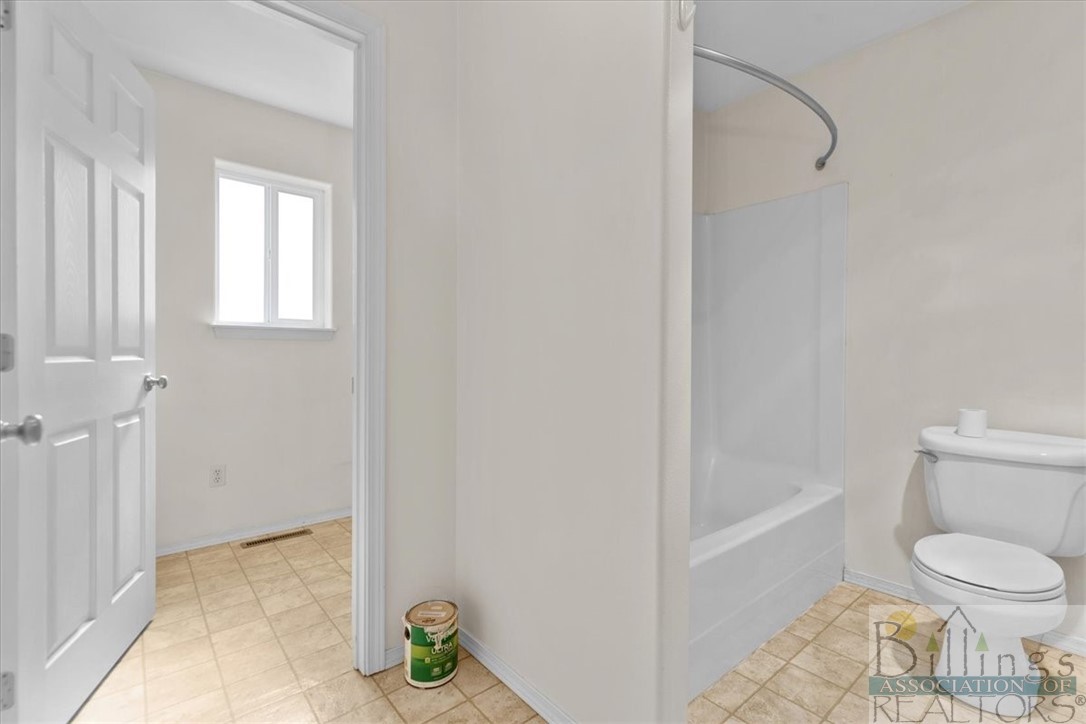 Billings, Montana 59106, United States, 5 Bedrooms Bedrooms, ,3 BathroomsBathrooms,Residential,Contingent,68267