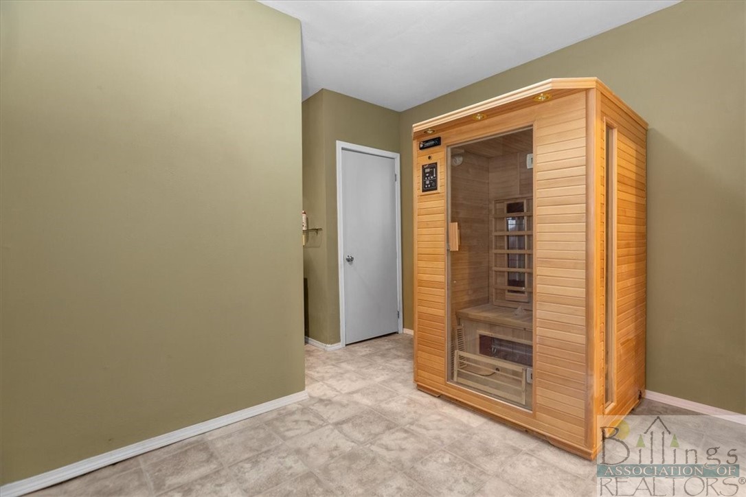 Billings, Montana 59106, United States, 5 Bedrooms Bedrooms, ,3 BathroomsBathrooms,Residential,Contingent,68267