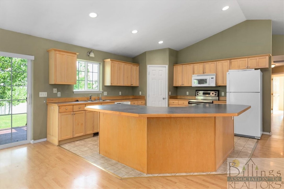 Billings, Montana 59106, United States, 5 Bedrooms Bedrooms, ,3 BathroomsBathrooms,Residential,Contingent,68267