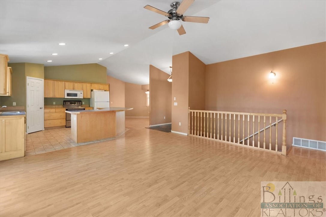 Billings, Montana 59106, United States, 5 Bedrooms Bedrooms, ,3 BathroomsBathrooms,Residential,Contingent,68267