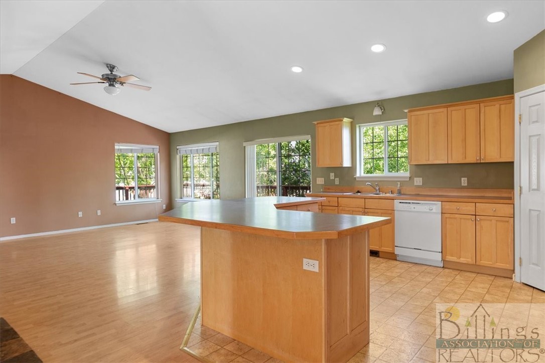 Billings, Montana 59106, United States, 5 Bedrooms Bedrooms, ,3 BathroomsBathrooms,Residential,Contingent,68267