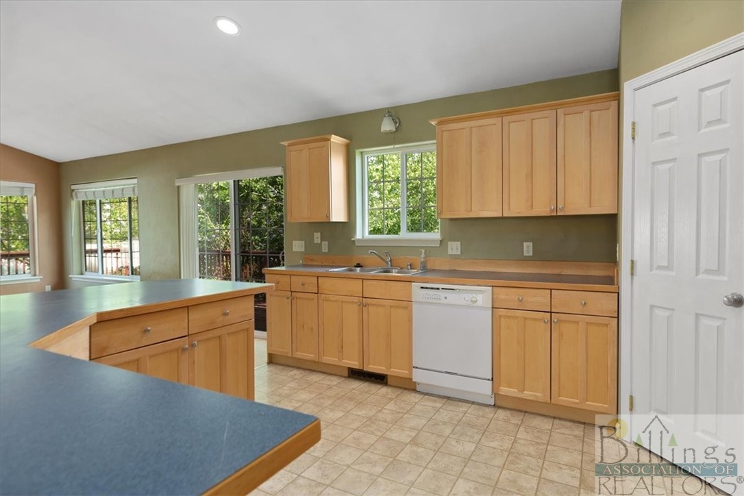 Billings, Montana 59106, United States, 5 Bedrooms Bedrooms, ,3 BathroomsBathrooms,Residential,Contingent,68267