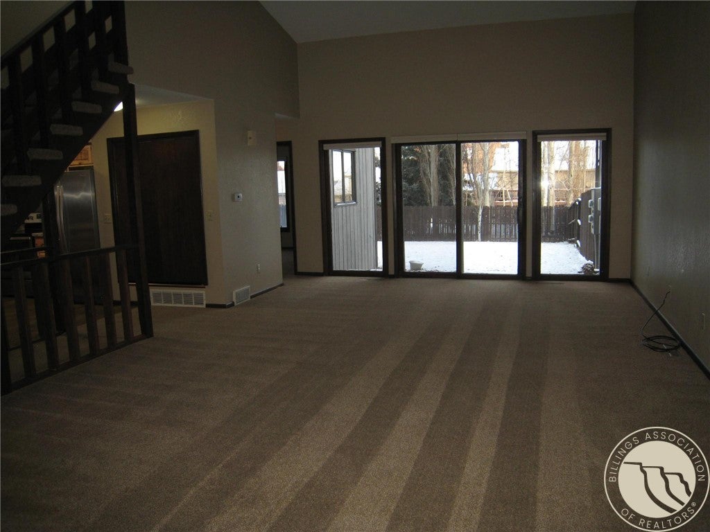 2031, 2033 Meadowood Street