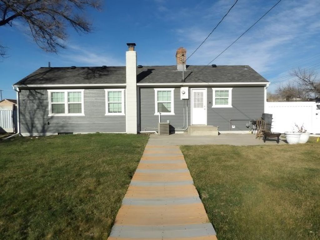 Photo of 721 N Choteau Avenue, Hardin, MT 59034 (MLS # 358159)