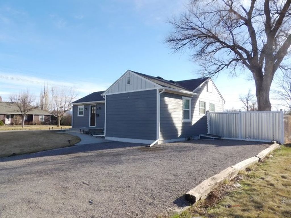 Photo of 721 N Choteau Avenue, Hardin, MT 59034 (MLS # 358159)