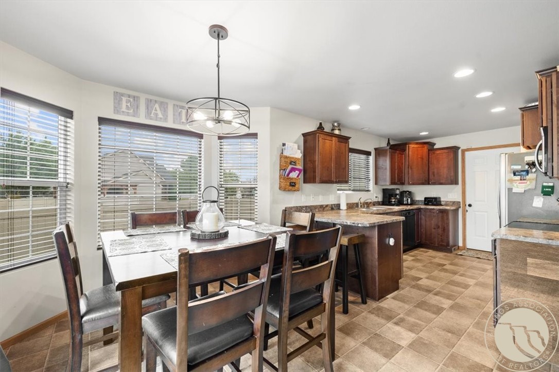 1007 Great Northern Road