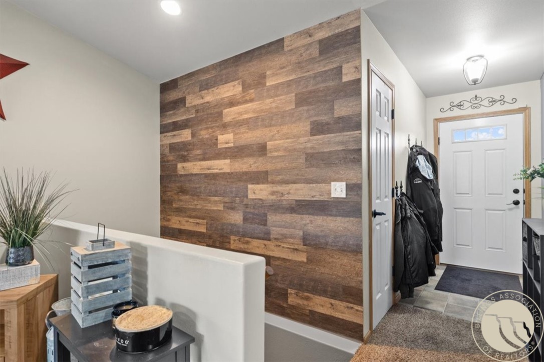 1007 Great Northern Road