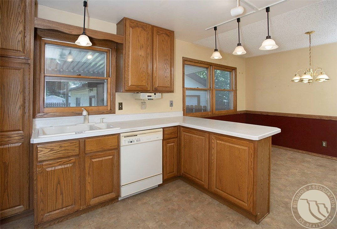 Billings, Montana 59102, United States, 5 Bedrooms Bedrooms, ,2 BathroomsBathrooms,Residential,Active,167741