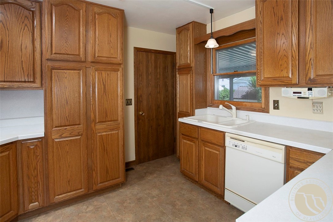 Billings, Montana 59102, United States, 5 Bedrooms Bedrooms, ,2 BathroomsBathrooms,Residential,Active,167741