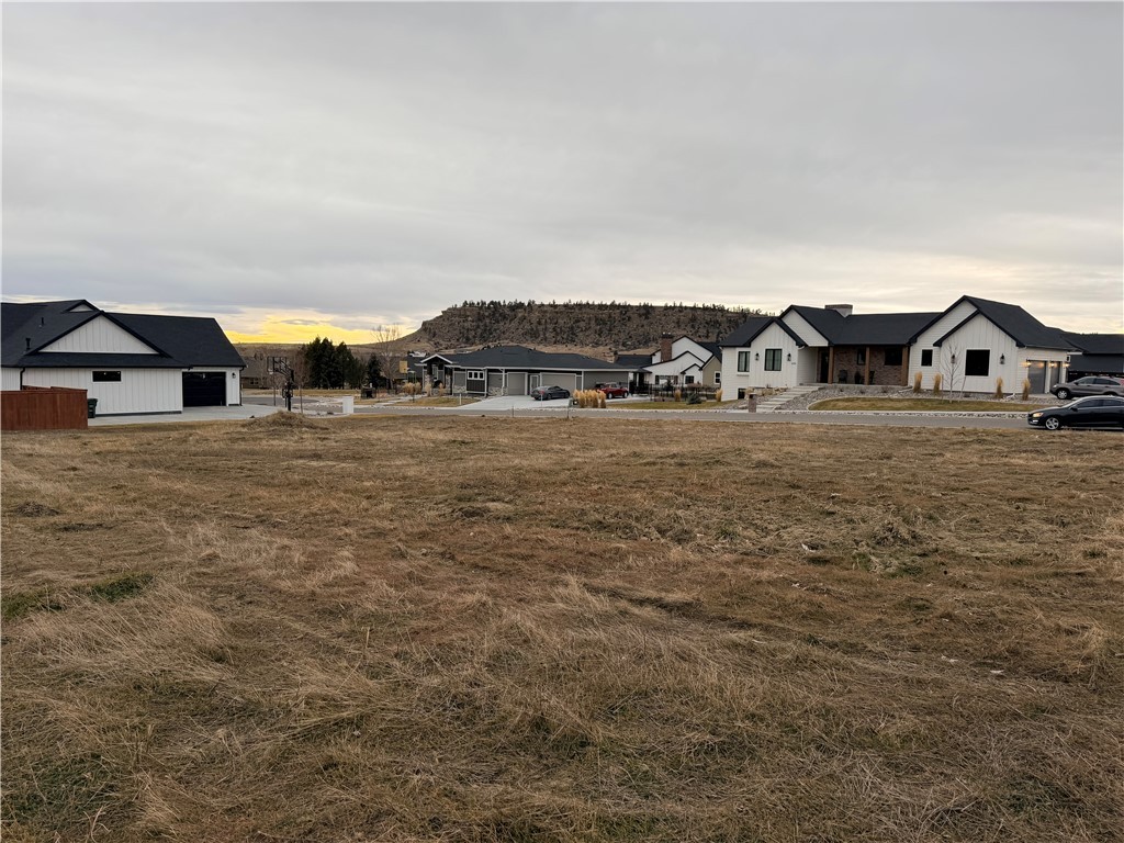 6047 Canyonwoods Drive