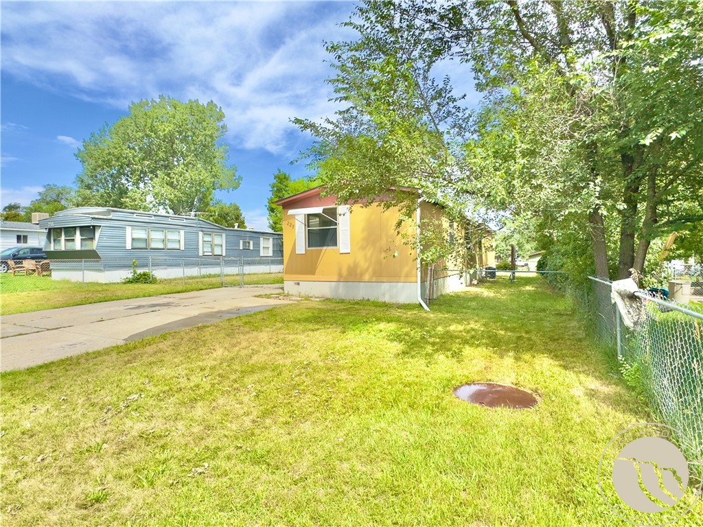 225 Windsor Circle N